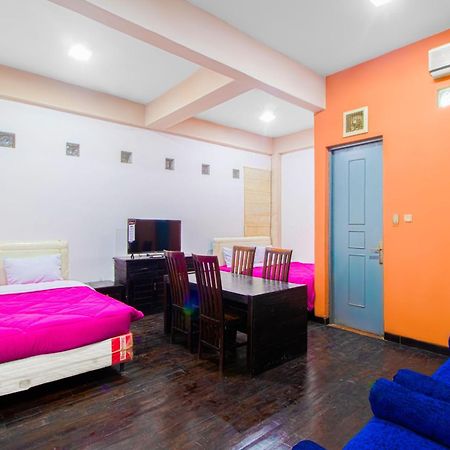 Tobana House Bintaro Hotel Jakarta Luaran gambar