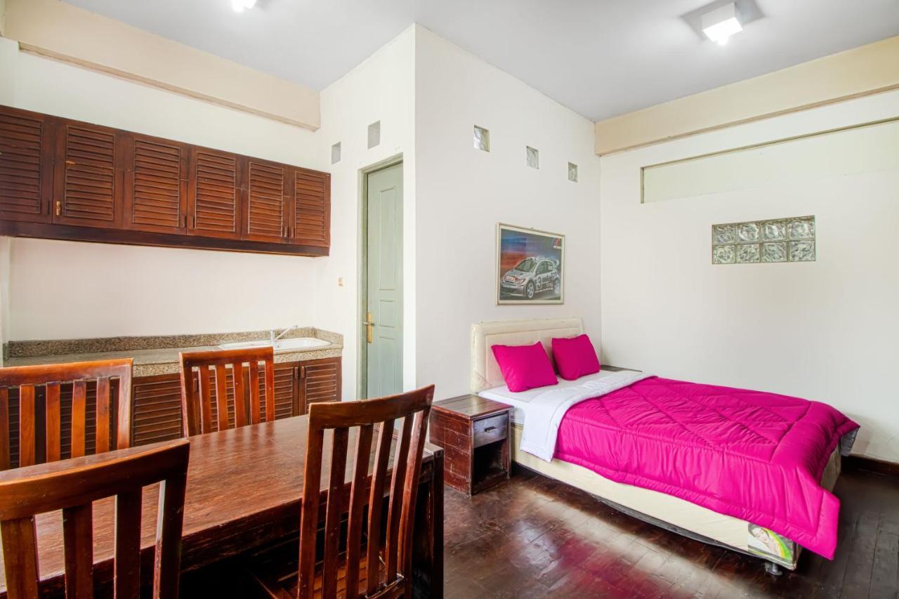 Tobana House Bintaro Hotel Jakarta Luaran gambar